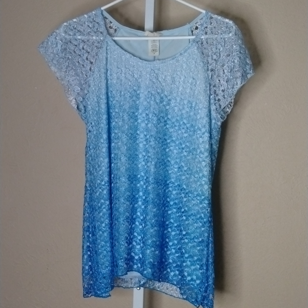 Blue lace ombre blouse sz M